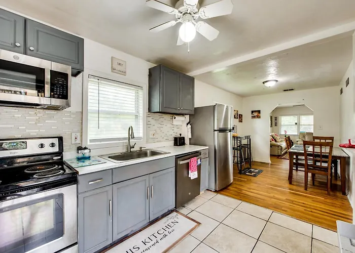 Walkable To Fsu Campus: Cozy Retreat W/ Deck! Holiday home *