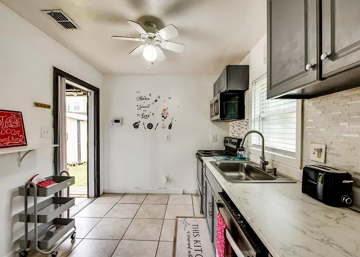 Holiday home Walkable To Fsu Campus: Cozy Retreat W/ Deck! Tallahassee