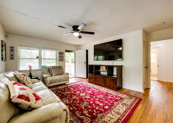 Walkable To Fsu Campus: Cozy Retreat W/ Deck! * Tallahassee