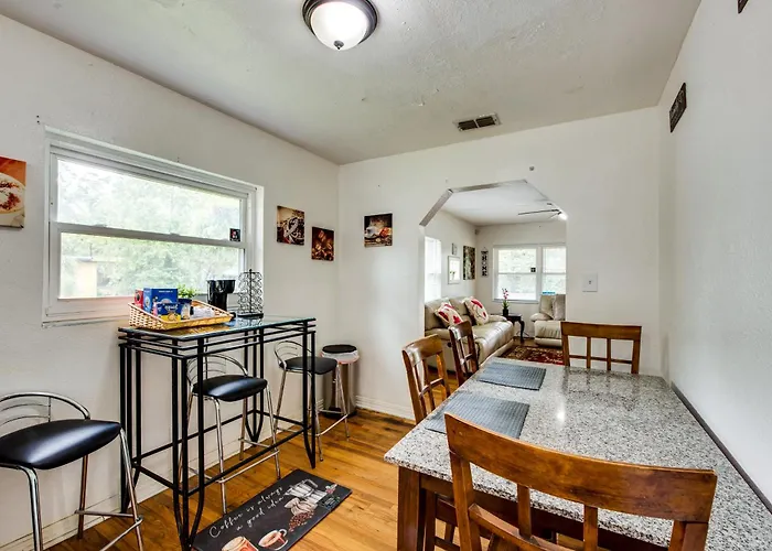 Walkable To Fsu Campus: Cozy Retreat W/ Deck! Holiday home