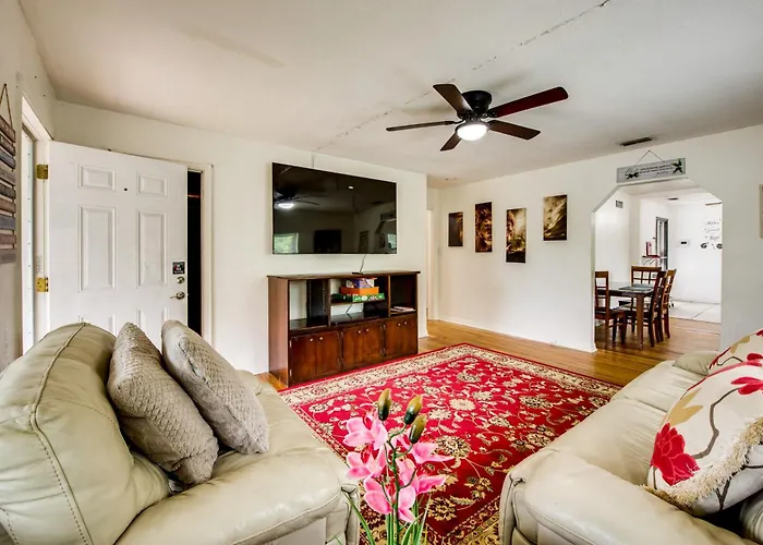 Holiday home Walkable To Fsu Campus: Cozy Retreat W/ Deck! *