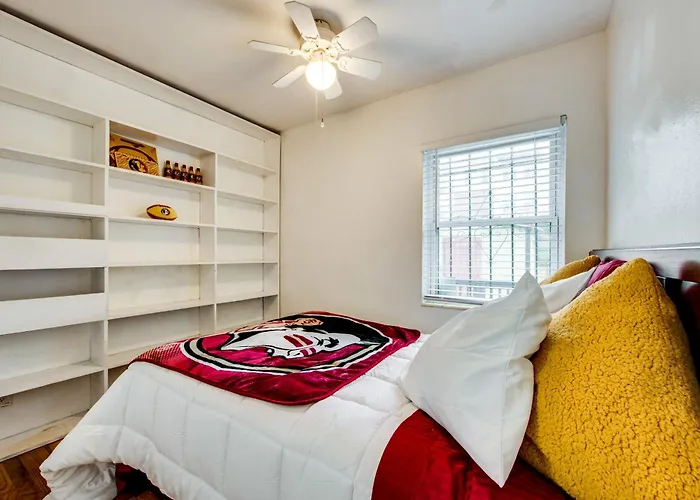 Holiday home Walkable To Fsu Campus: Cozy Retreat W/ Deck! Tallahassee