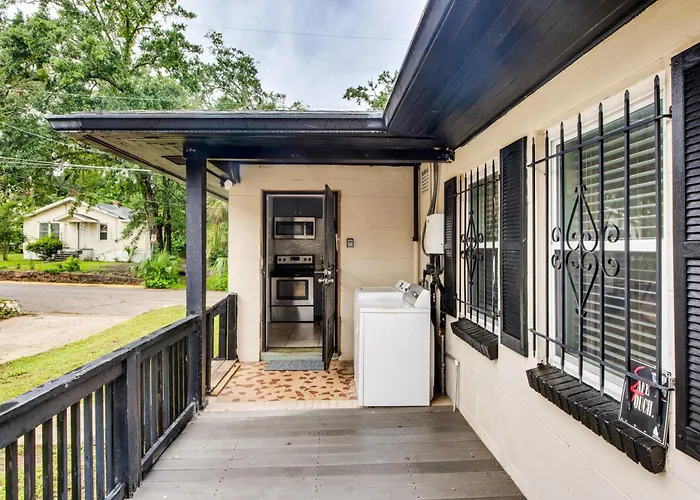 Walkable To Fsu Campus: Cozy Retreat W/ Deck!
