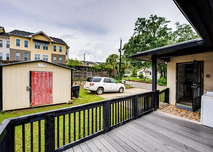 Walkable To Fsu Campus: Cozy Retreat W/ Deck! Holiday home