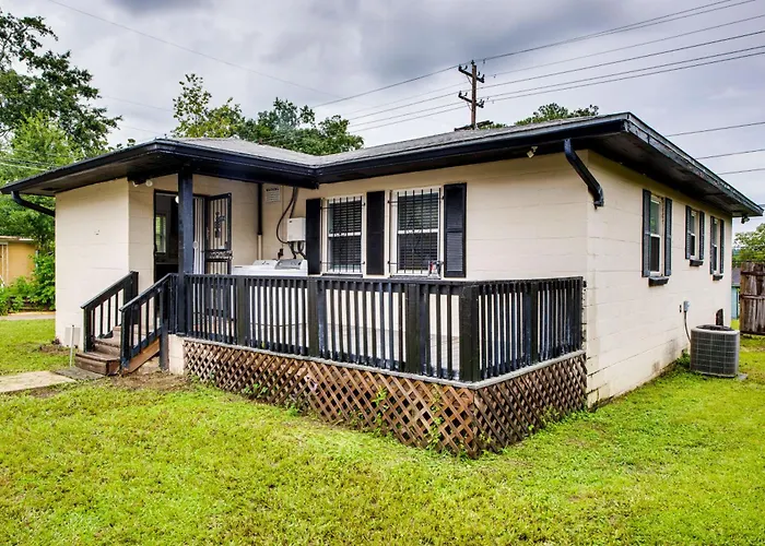Holiday home Walkable To Fsu Campus: Cozy Retreat W/ Deck! Tallahassee